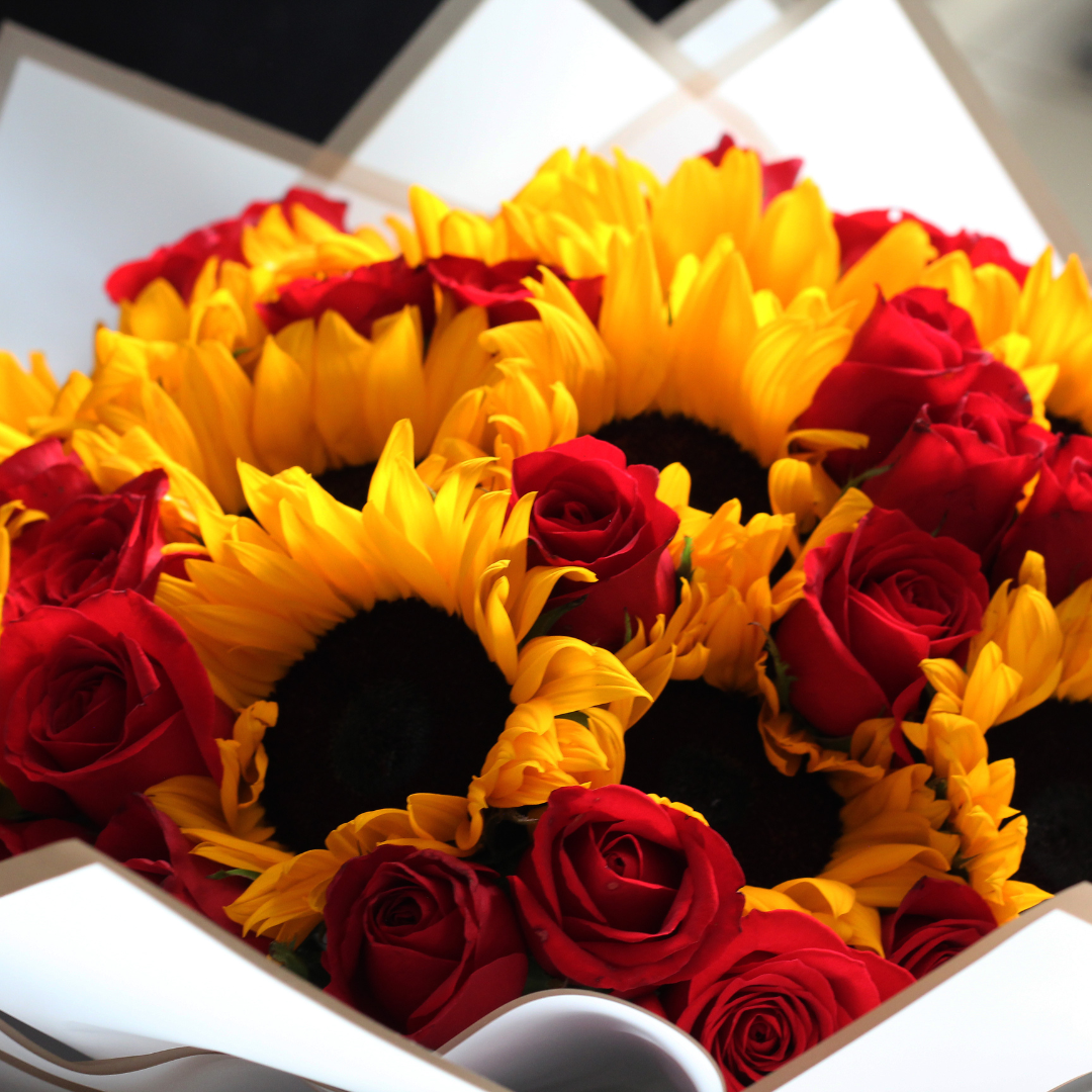 LUMIÉRE - Regala el ramo más bello de girasoles