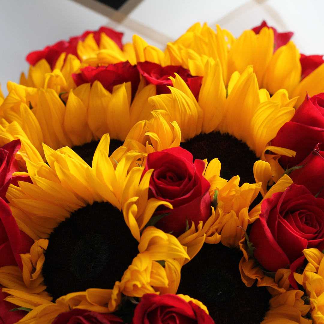 LUMIÉRE - Regala el ramo más bello de girasoles