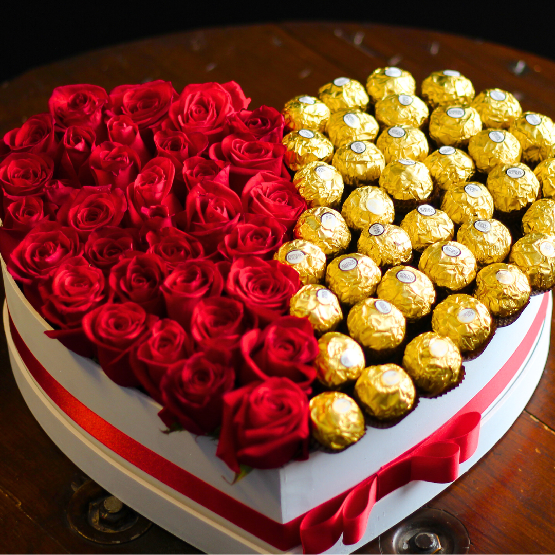 JE T' AIME- Hermoso arreglo de rosas rojas y chocolates