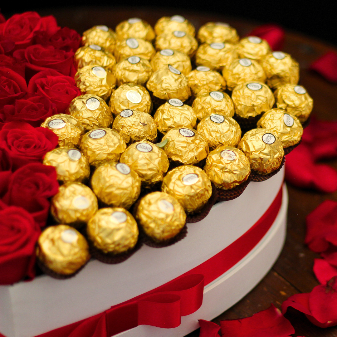 JE T' AIME- Hermoso arreglo de rosas rojas y chocolates