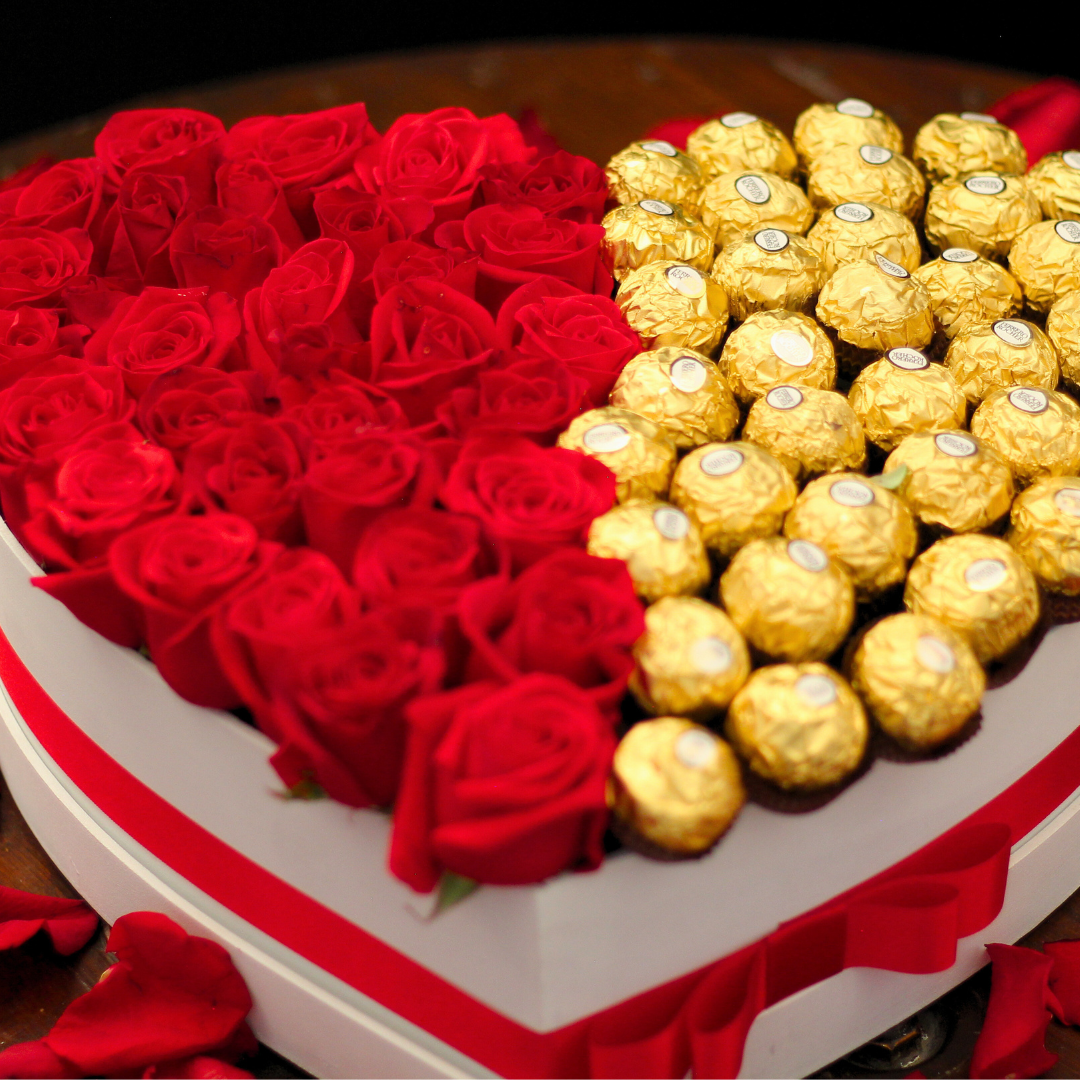 JE T' AIME- Hermoso arreglo de rosas rojas y chocolates