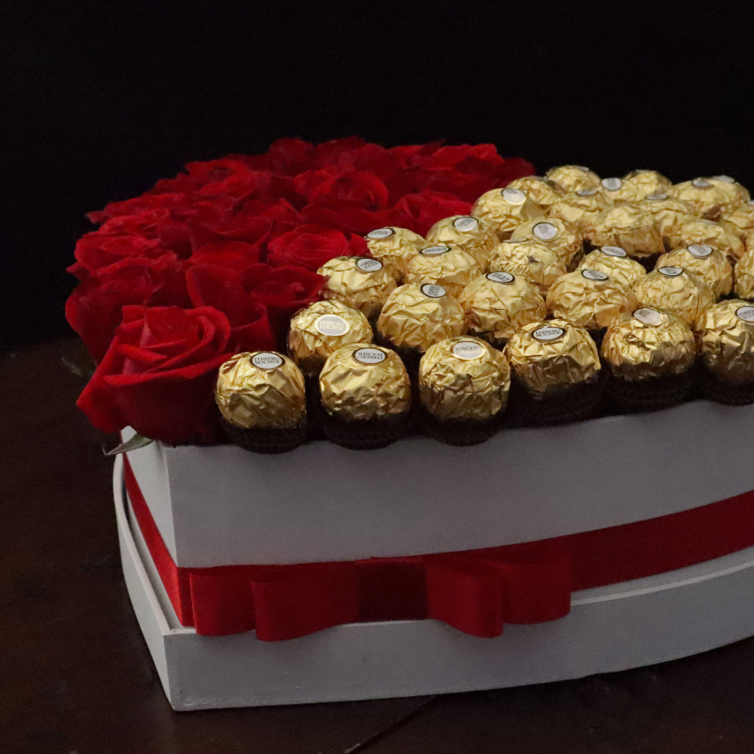 JE T' AIME- Hermoso arreglo de rosas rojas y chocolates