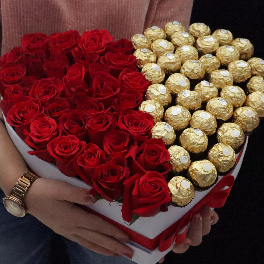 JE T' AIME- Hermoso arreglo de rosas rojas y chocolates